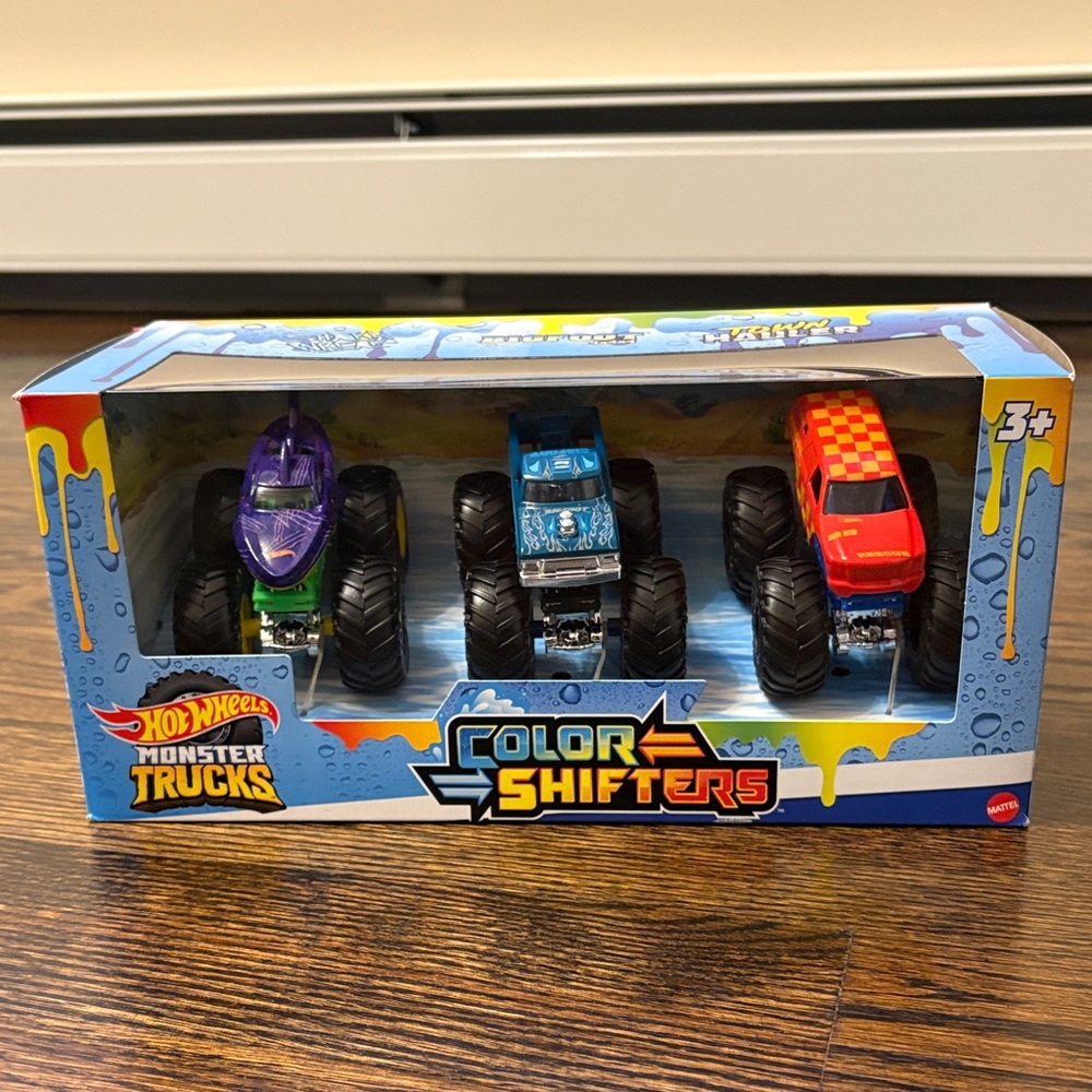 NWT Hot Wheels Color Shifters Monster Trucks Set